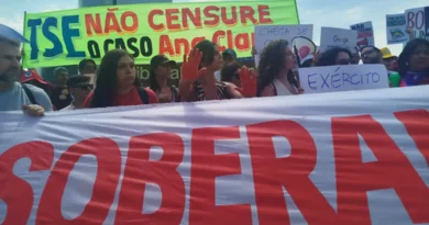 Brasília (DF), 03/10/2026 - Caso Ana Clara: ativistas protestam no TSE contra decisão de Mendonça. Foto: Luiz Claudio Ferreira/Agência Brasil