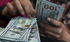 Notas de dólar 9 de abril de 2025. REUTERS/Willy Kurniawan