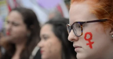 Rio de Janeiro - Mulheres fazem caminhada em solidariedade às manifestações feministas na América Latina, que tem países com alta taxa de feminicídio, segundo a ONU (Fernando Frazão/Agência Brasil)