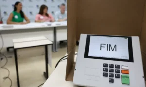 São Paulo (SP), 02/10/2024 - Simulação da eleição para demonstração do fluxo de votação, em uma seção eleitoral cenográfica, no Tribunal Regional Eleitoral de São Paulo - TRE-SP. Foto: Rovena Rosa/Agência Brasil