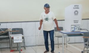 Brasília (DF), 04/10/2026 - Eleitores comparecem às seções eleitorais na manhã deste domingo para participar do primeiro turno das Eleições 2026. As imagens mostram o momento da votação nas salas onde estão instaladas as urnas eletrônicas. Foto: Joédson Alves/Agência Brasil