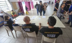 São Paulo (SP), 25/10/2026 – Eleitores votam na EMEF Celso Ribeiro Leite Filho, no bairro da Bela Vista, durante o segundo turno das Eleições 2026. Foto: Paulo Pinto/Agência Brasil