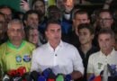 Brasília (DF), 25/10/2026 - O candidato à Presidência da República, senador Flávio Bolsonaro (PL), fala com jornalistas após ser derrotado no segundo turno das eleições pelo candidato Luiz Inácio Lula da Silva (PT). Foto: Joédson Alves/Agência Brasil.