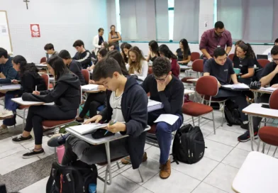 Brasília (DF), 24/10/2024 - Alunos do colégio Galois em sala de aula na preparação dos últimos dias antes da prova do Enem 2024. Foto: José Cruz/Agência Brasil