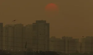 São Paulo (SP) 13/09/2024 Poluiçao e qualidade do ar ruim na cidade de |São Paulo, vista desde o Rio Tietê. Foto: Paulo Pinto/Agencia Brasil