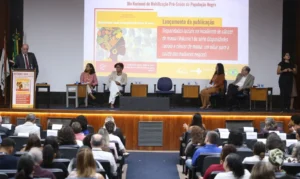 Rio de Janeiro (RJ), 27/10/2026 – O diretor-geral do Instituto Nacional de Câncer (INCA), Roberto Gil durante lançamento da publicação Disparidades Raciais na Incidência do Câncer de Mama, evento faz parte do Outubro Rosa, na sede da instituição, no centro do Rio de Janeiro. Foto: Tomaz Silva/Agência Brasil