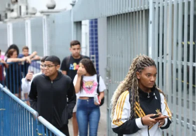 Rio de Janeiro (RJ), 16/11/2025 – Estudantes saem do segundo dia do Exame Nacional do Ensino Médio (Enem), no Cefet Maracanã, na zona norte do Rio de Janeiro. Foto: Tomaz Silva/Agência Brasil