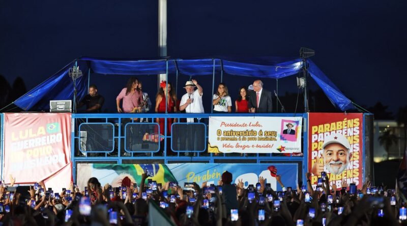 Brasília (DF), 27/10/2026 - Presidente da República reeleito, Luiz Inácio Lula da Silva, fala durante comemoração do seu aniversário em frente ao Palácio da Alvorada. Foto: Valter Campanato/Agência Brasil