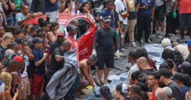 Rio de Janeiro (RJ), 29/10/2025 - Dezenas de corpos são trazidos por moradores para a Praça São Lucas, na Penha, zona norte do Rio de Janeiro. Operação Contenção. Foto: Tomaz Silva /Agência Brasil