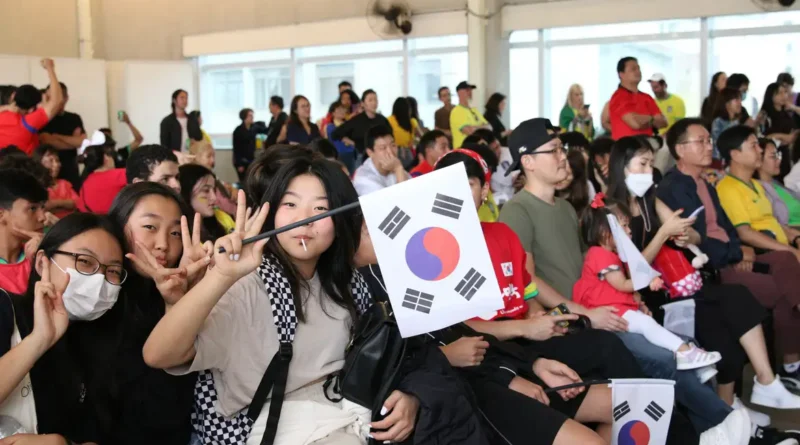 Jogo entre Brasil e Coreia do Sul pela Copa do Mundo do Catar no shopping Ksquare, no Bom Retiro.