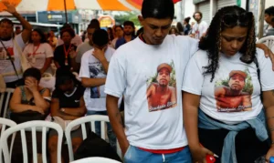 Rio de Janeiro (RJ), 28/10/2026 – Ato no Complexo da Penha em memória de um ano da Operação Contenção, que deixou 122 mortos após ação policial, reúne familiares e moradores para discutir segurança pública nas favelas e leva atividades para crianças da comunidade. Foto: Fernando Frazão/Agência Brasil