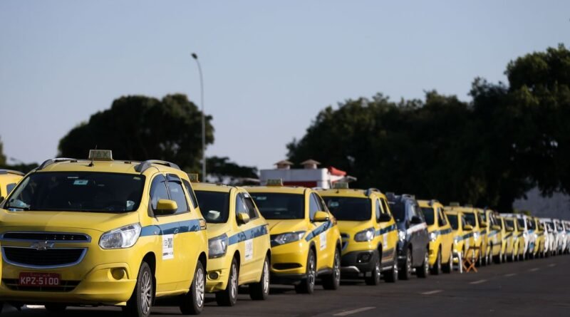 Brasília - Taxistas de todo o país protestam em frente ao Congresso Nacional contra aplicativos de transporte individual (Marcelo Camargo/Agência Brasil)
