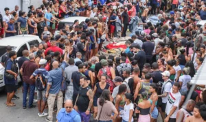 Rio de Janeiro (RJ), 22/12/2025 - Retrospectiva 2025 - Foto feita em 28/10/2025 - Dezenas de corpos são trazidos por moradores para a Praça São Lucas, na Penha, zona norte do Rio de Janeiro. Operação Contensçao. Foto: Tomaz Silva /Agência Brasil