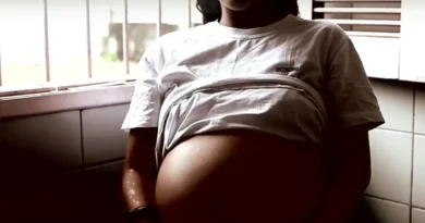 Mulher presa negra grávida relata seus temores no filme