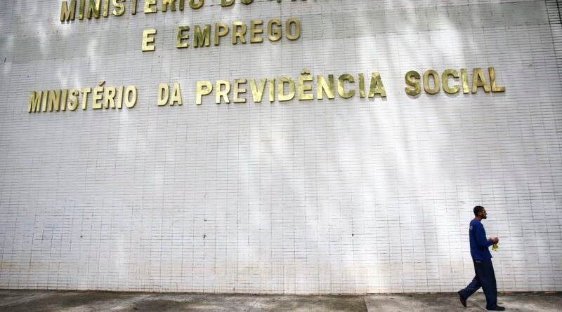 Brasília (DF), 10/04/2023 - Fachada do ministério do Trabalho e Emprego e do ministério da Previdência Social.